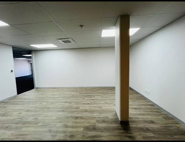 250M² OFFICE TO LET IN FOURWAYS